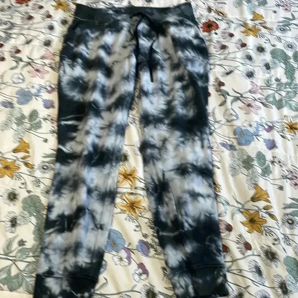 Lululemon warm down joggers - Picture 5 of 10